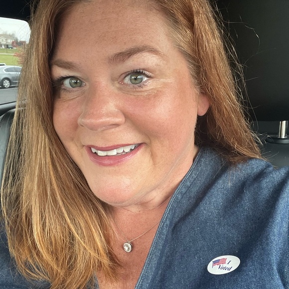 Meet your Posher, Nicole - Picture 5 of 6